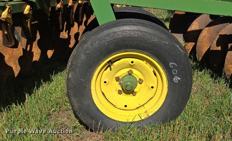 image for item DY1120 John Deere H1110 tandem disk