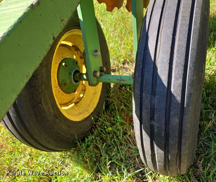 image for item DY1120 John Deere H1110 tandem disk