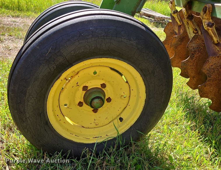 image for item DY1120 John Deere H1110 tandem disk