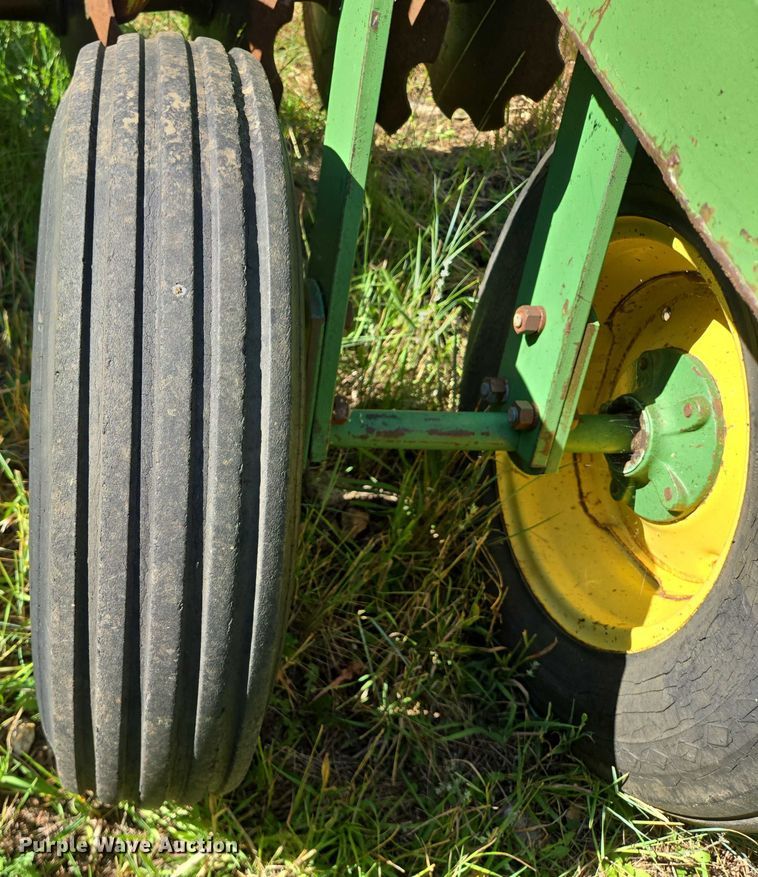 image for item DY1120 John Deere H1110 tandem disk