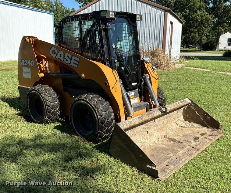 image for item DZ4220 2017 Case SR240 skid steer loader