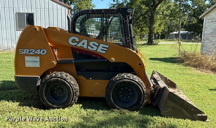 image for item DZ4220 2017 Case SR240 skid steer loader