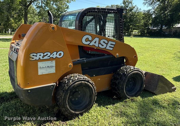 image for item DZ4220 2017 Case SR240 skid steer loader