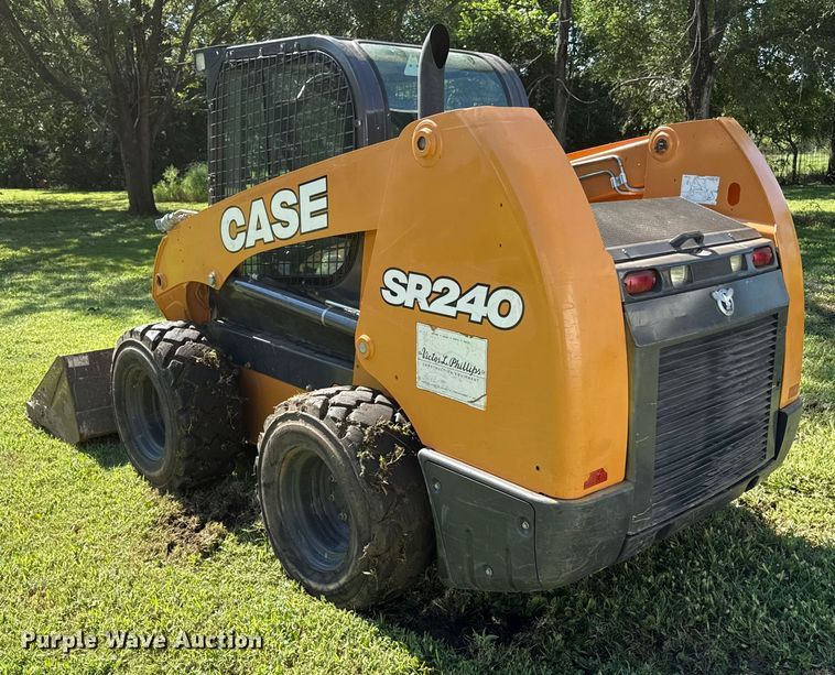 image for item DZ4220 2017 Case SR240 skid steer loader