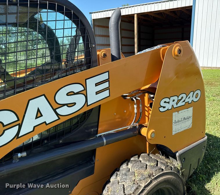 image for item DZ4220 2017 Case SR240 skid steer loader