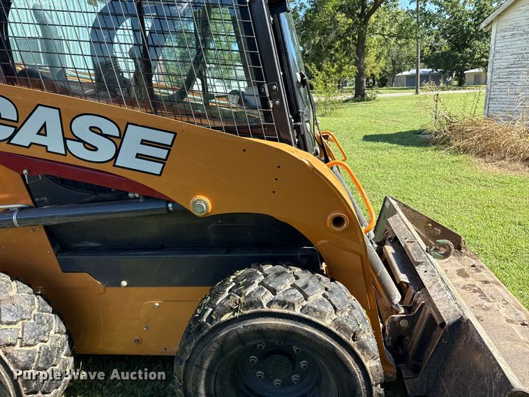 image for item DZ4220 2017 Case SR240 skid steer loader