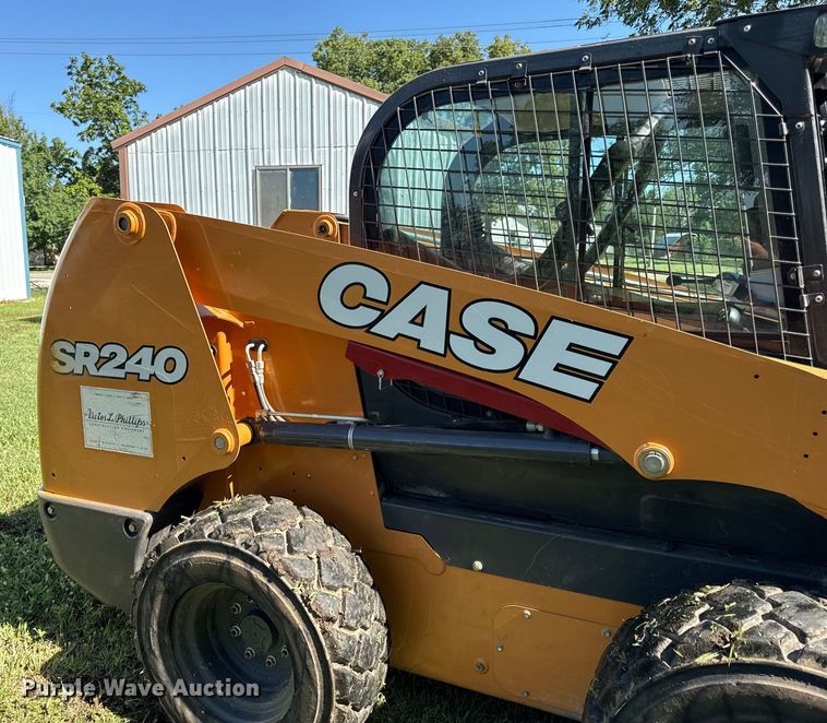 image for item DZ4220 2017 Case SR240 skid steer loader