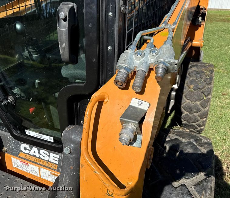 image for item DZ4220 2017 Case SR240 skid steer loader