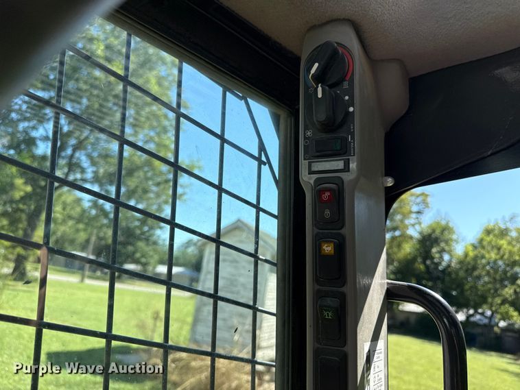 image for item DZ4220 2017 Case SR240 skid steer loader