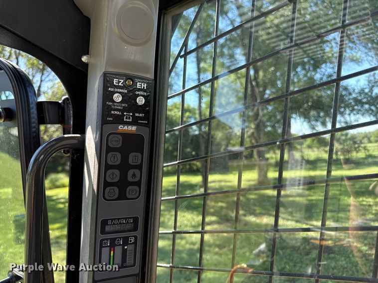 image for item DZ4220 2017 Case SR240 skid steer loader