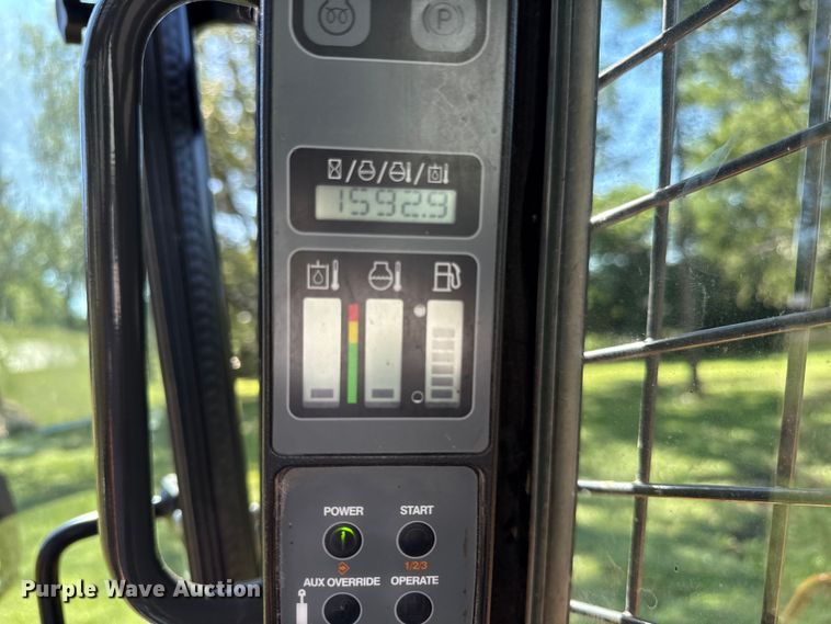 image for item DZ4220 2017 Case SR240 skid steer loader