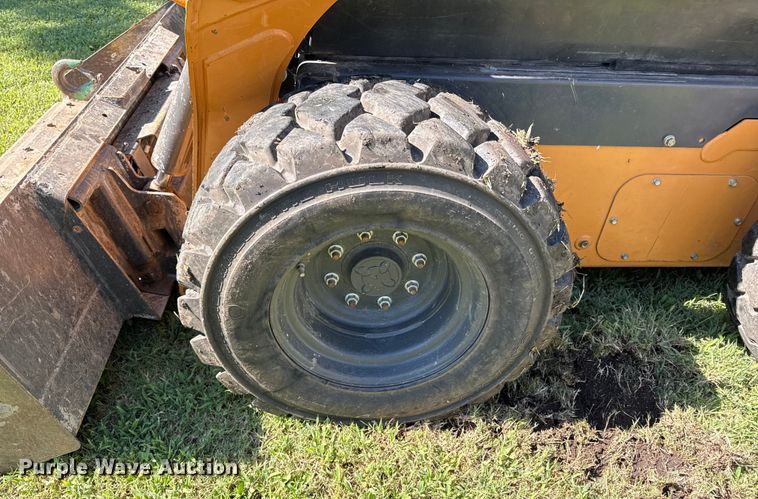 image for item DZ4220 2017 Case SR240 skid steer loader