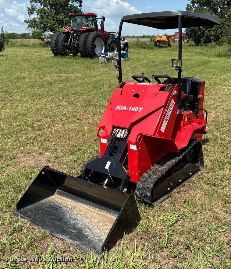MINI CARGADOR SOBRE ORUGAS COMPACTO 2025 AGT SDA140T