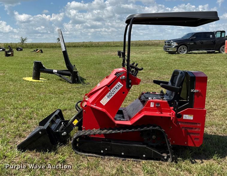 image for item DZ4243 2025 AGT SDA-140T compact utility loader