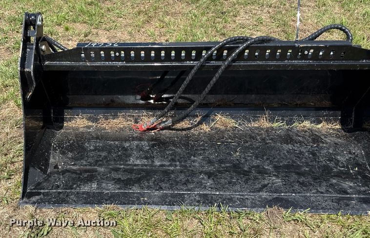 image for item DZ4244 Future FT-VB59 skid steer bucket