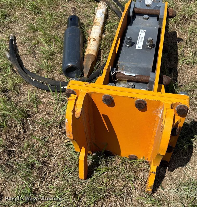 image for item DZ4245 TMC HB70Q hydraulic excavator breaker