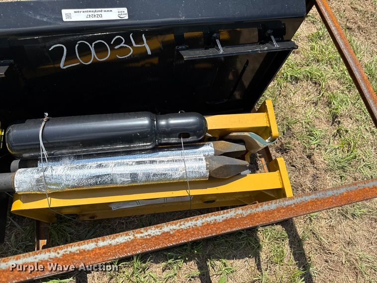 image for item DZ4247 2025 AGT SSHH680 skid steer breaker