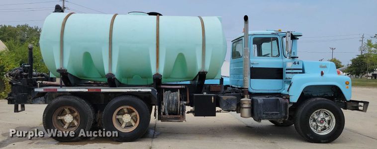 image for item DZ6487 1972 Mack DM-600 water truck