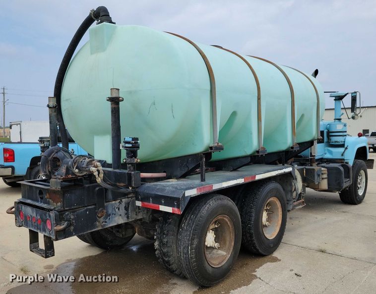 image for item DZ6487 1972 Mack DM-600 water truck