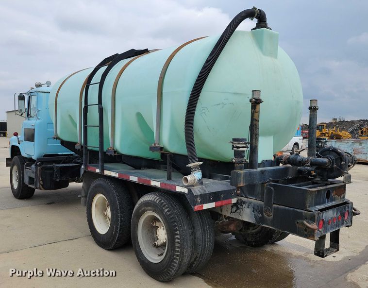 image for item DZ6487 1972 Mack DM-600 water truck