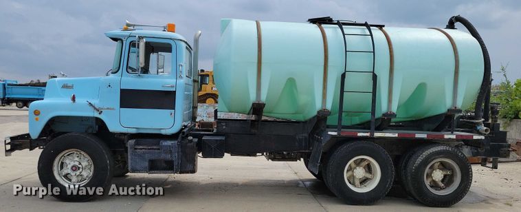 image for item DZ6487 1972 Mack DM-600 water truck