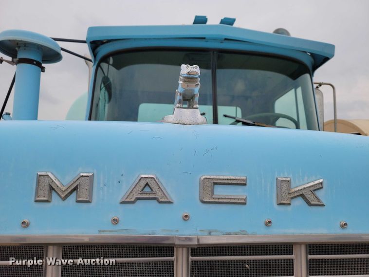 image for item DZ6487 1972 Mack DM-600 water truck