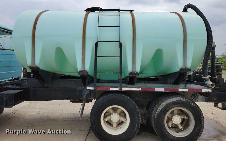 image for item DZ6487 1972 Mack DM-600 water truck