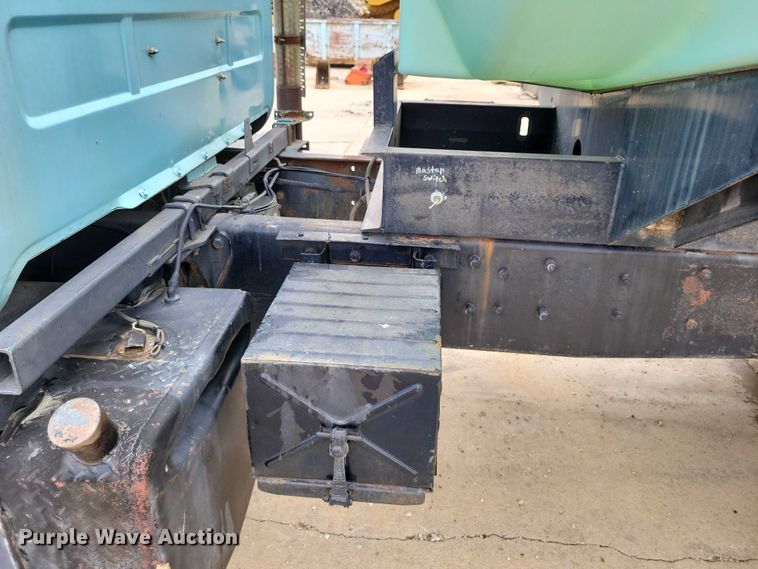 image for item DZ6487 1972 Mack DM-600 water truck