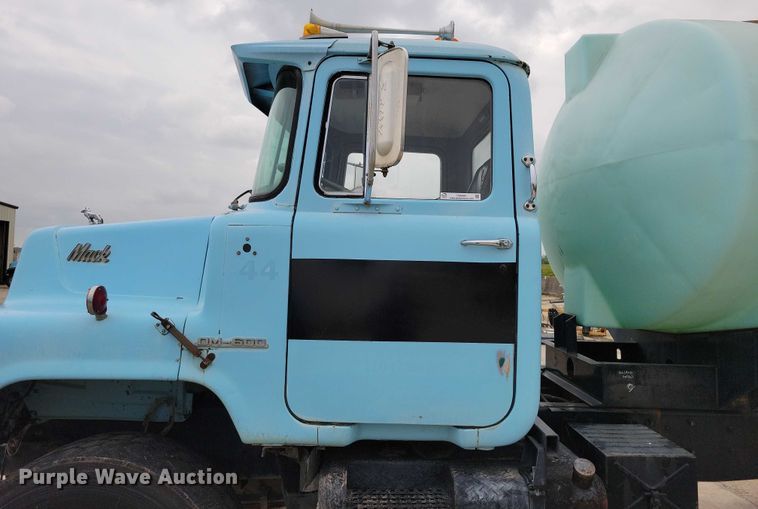 image for item DZ6487 1972 Mack DM-600 water truck