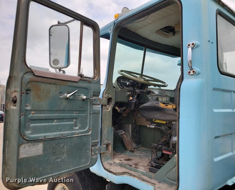 image for item DZ6487 1972 Mack DM-600 water truck