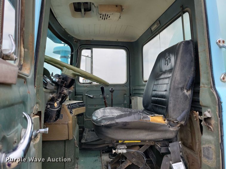 image for item DZ6487 1972 Mack DM-600 water truck