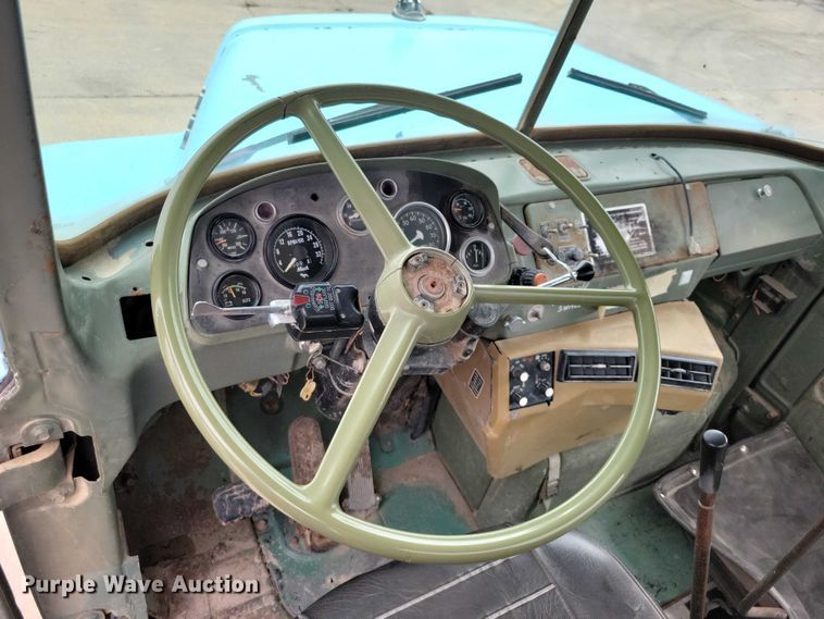 image for item DZ6487 1972 Mack DM-600 water truck