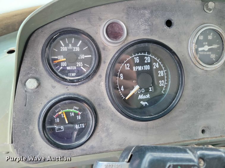 image for item DZ6487 1972 Mack DM-600 water truck