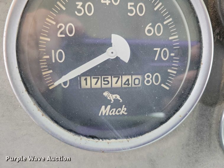 image for item DZ6487 1972 Mack DM-600 water truck