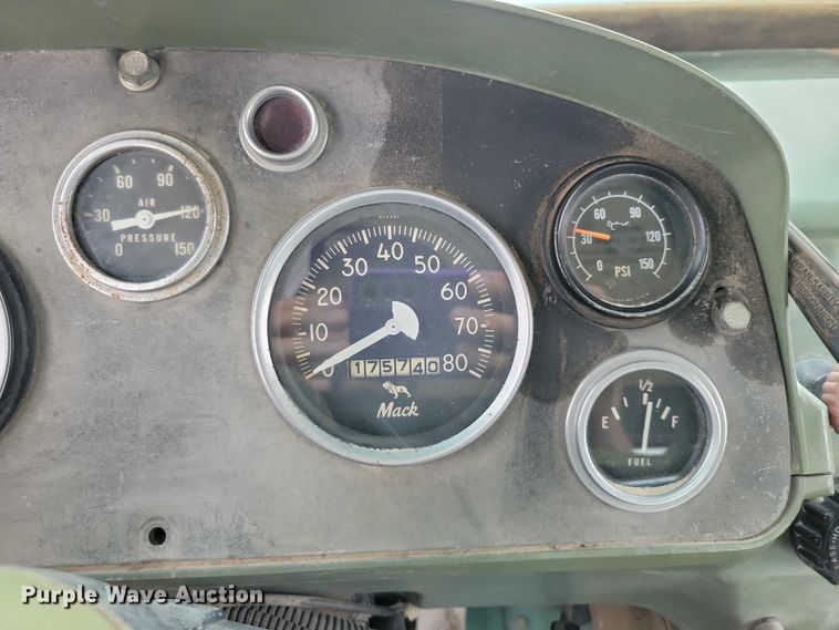 image for item DZ6487 1972 Mack DM-600 water truck