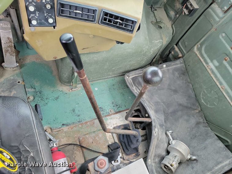 image for item DZ6487 1972 Mack DM-600 water truck