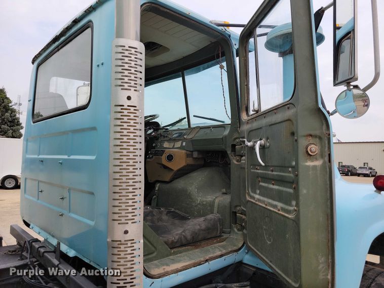 image for item DZ6487 1972 Mack DM-600 water truck