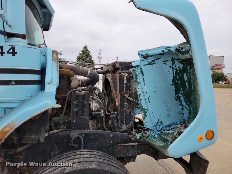 image for item DZ6487 1972 Mack DM-600 water truck