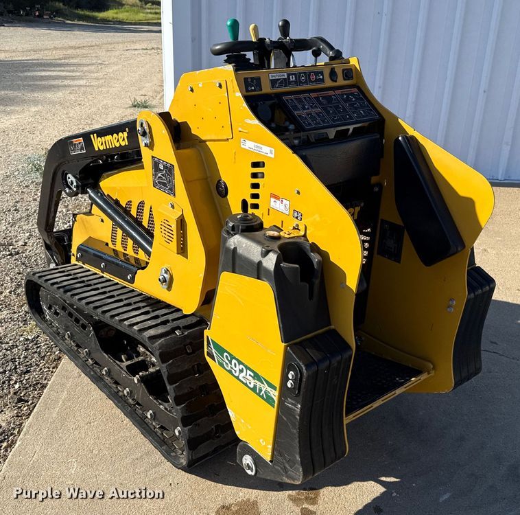 image for item DZ8930 2023 Vermeer S925TX compact utility loader