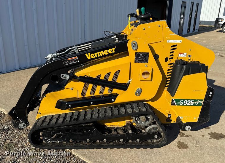 image for item DZ8930 2023 Vermeer S925TX compact utility loader