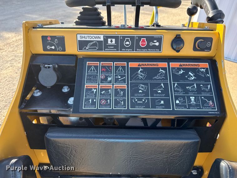 image for item DZ8930 2023 Vermeer S925TX compact utility loader