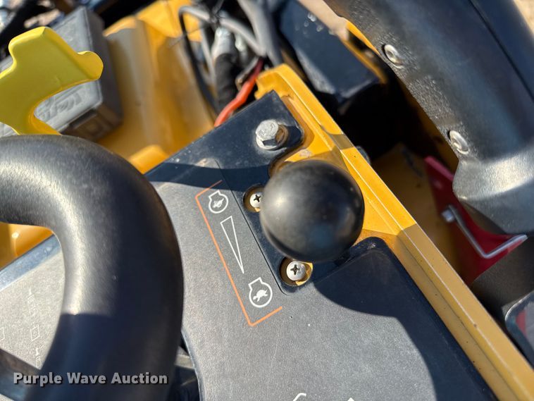 image for item DZ8930 2023 Vermeer S925TX compact utility loader