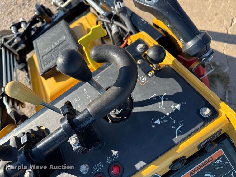 image for item DZ8930 2023 Vermeer S925TX compact utility loader