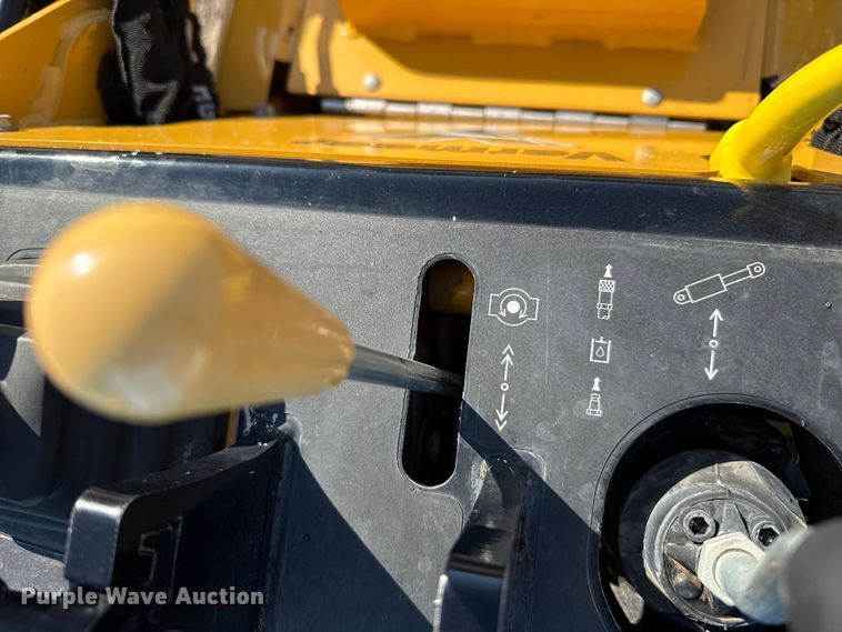 image for item DZ8930 2023 Vermeer S925TX compact utility loader