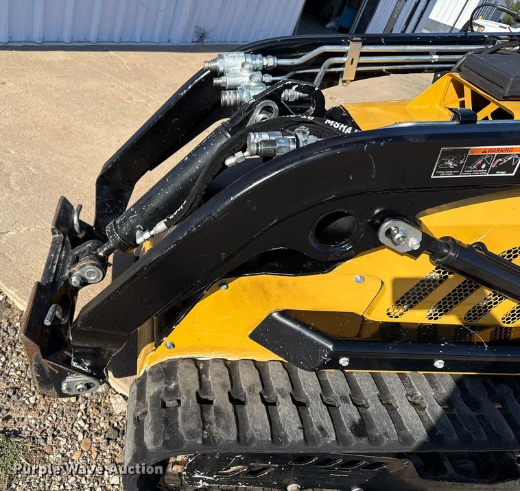 image for item DZ8930 2023 Vermeer S925TX compact utility loader