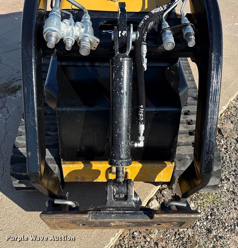 image for item DZ8930 2023 Vermeer S925TX compact utility loader