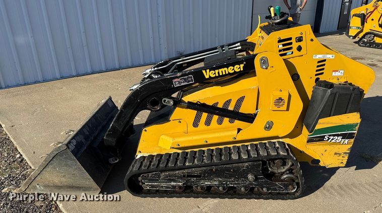 image for item DZ8931 2016 Vermeer S725TX compact utility loader