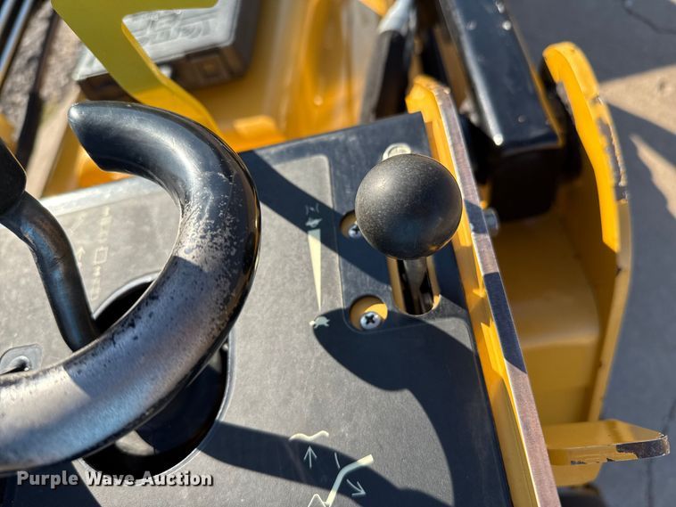 image for item DZ8931 2016 Vermeer S725TX compact utility loader