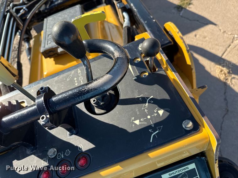 image for item DZ8931 2016 Vermeer S725TX compact utility loader