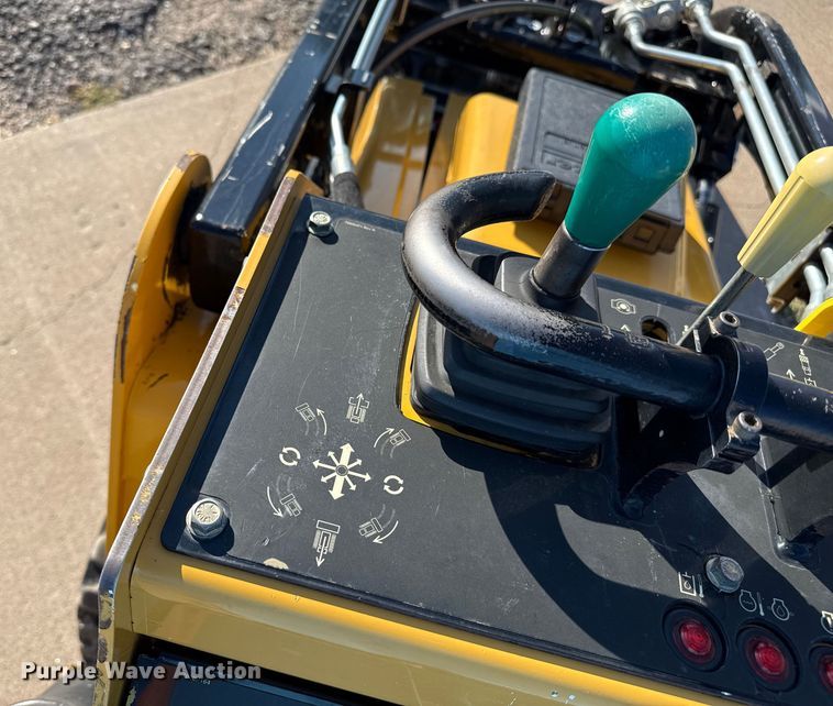 image for item DZ8931 2016 Vermeer S725TX compact utility loader